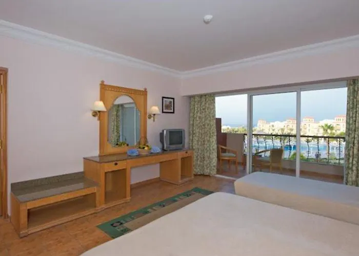 Resort Pensee Royal Garden 4*